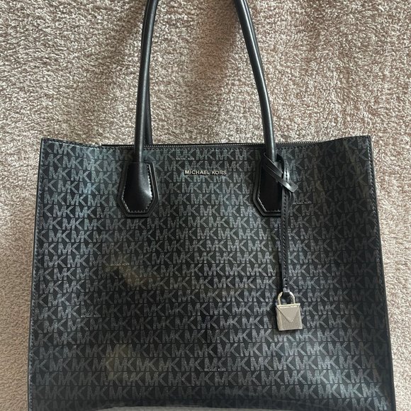 Michael Kors Patent Leather Large Mercer Tote